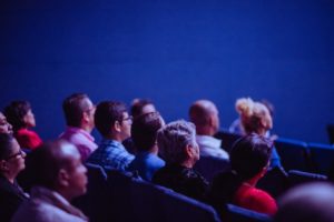 3 Tips For Having A Movie Night With An Elderly Loved One