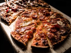 6 Tips for Hosting a Successful Backyard Pizza Party